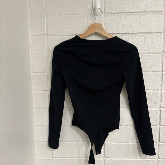 NWOT abercrombie and fitch soft collecrion black longsleeve scoopneck bodysuit - Picture 3 of 4